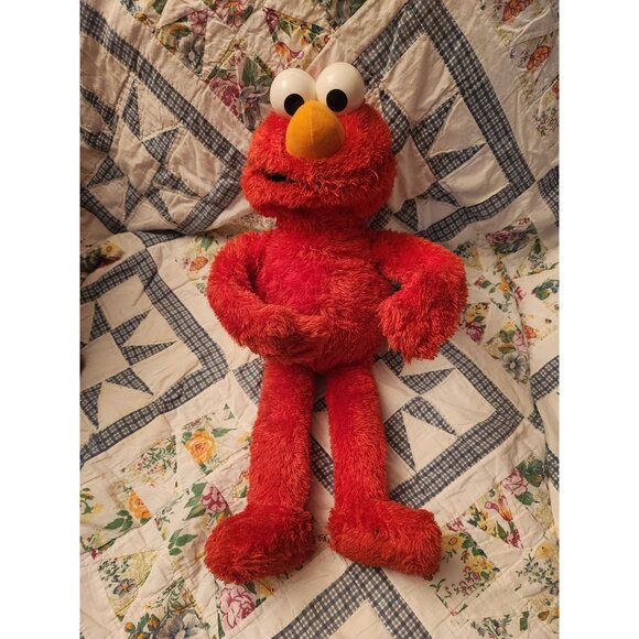 Sesame Street Love To Hug Elmo 2012 - Picture 1 of 3